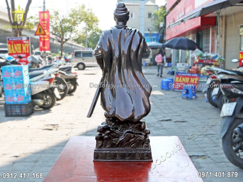 Pho tượng Trần Quốc Tuấn khảm tam kh&iacute; c&oacute; độ bền gần như vĩnh cửu